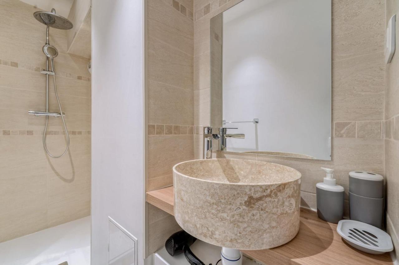 Beautiful Apartement With 2 Bedrooms In Paris Centre ภายนอก รูปภาพ